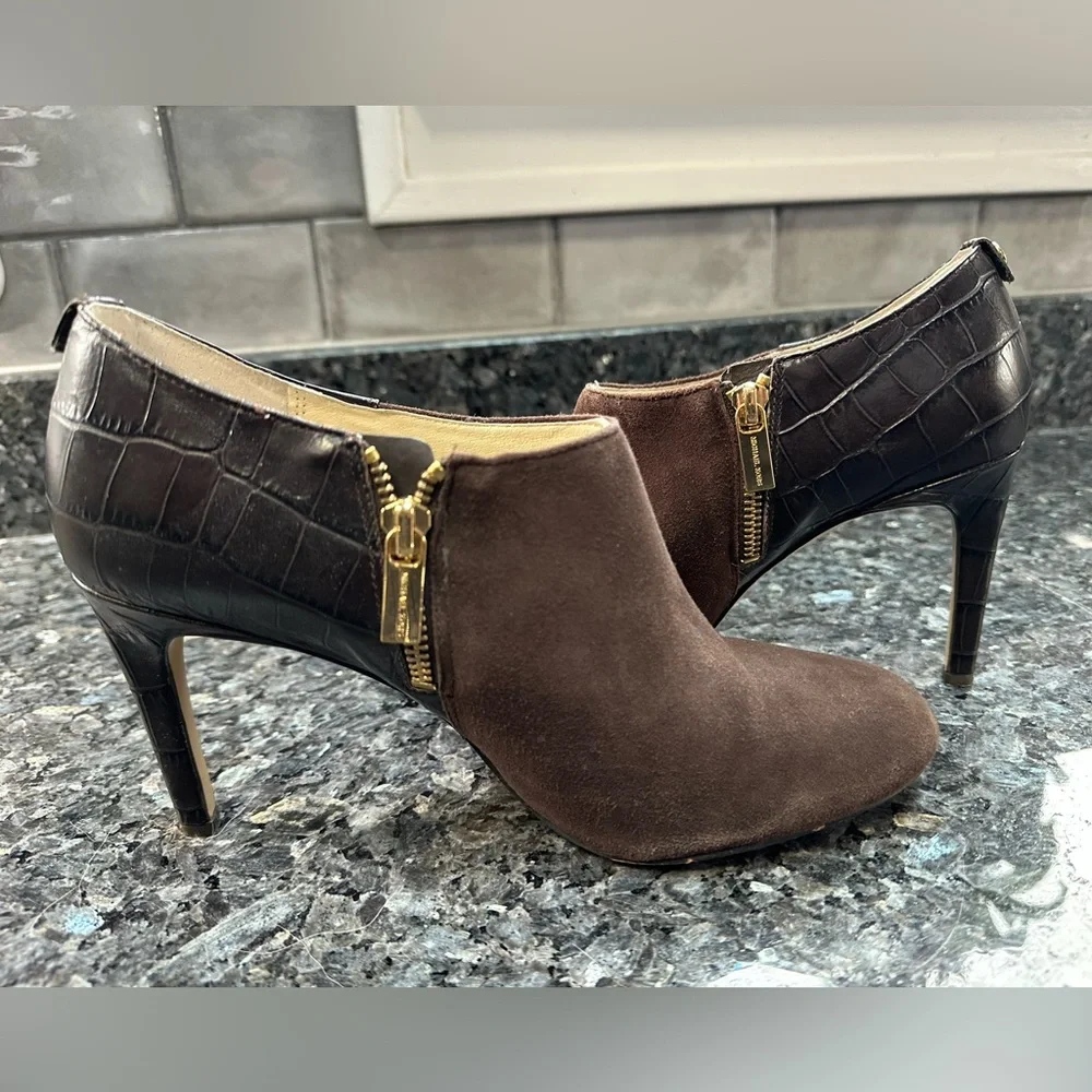 Michael Kors Sammy Brown Suede Ankle Booties Size 9 Croc-Embossed Heeled Boots